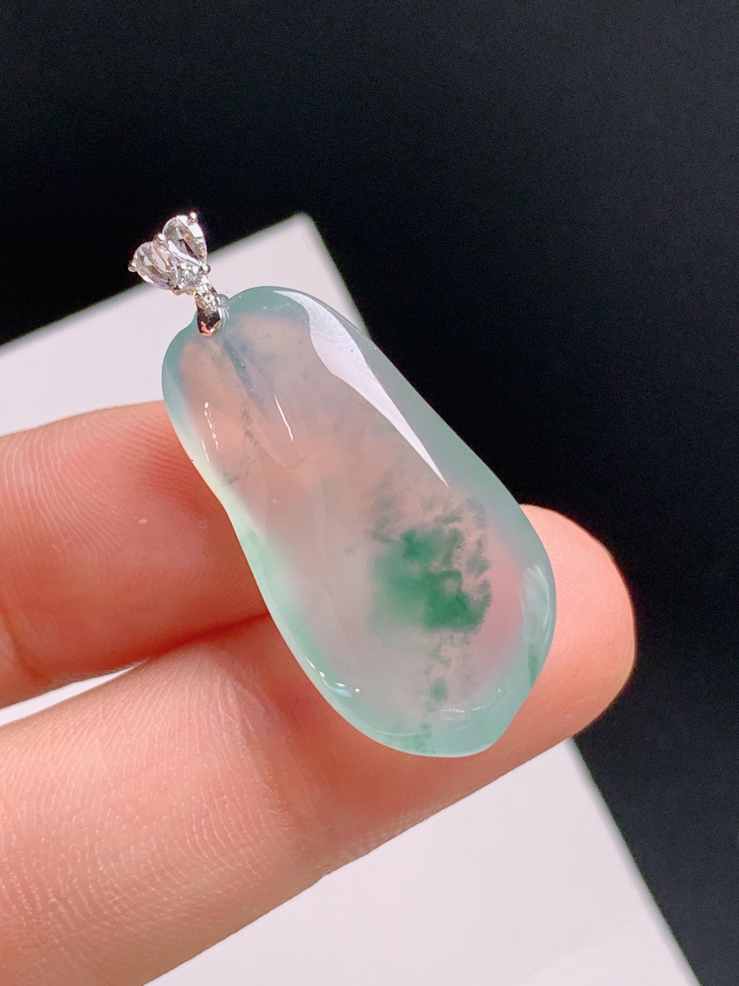 ️ 冰种飘花福瓜吊坠，冰透莹润，飘花写意，简约耐看 裸石27.7-14.8-6.8 整体32.7 