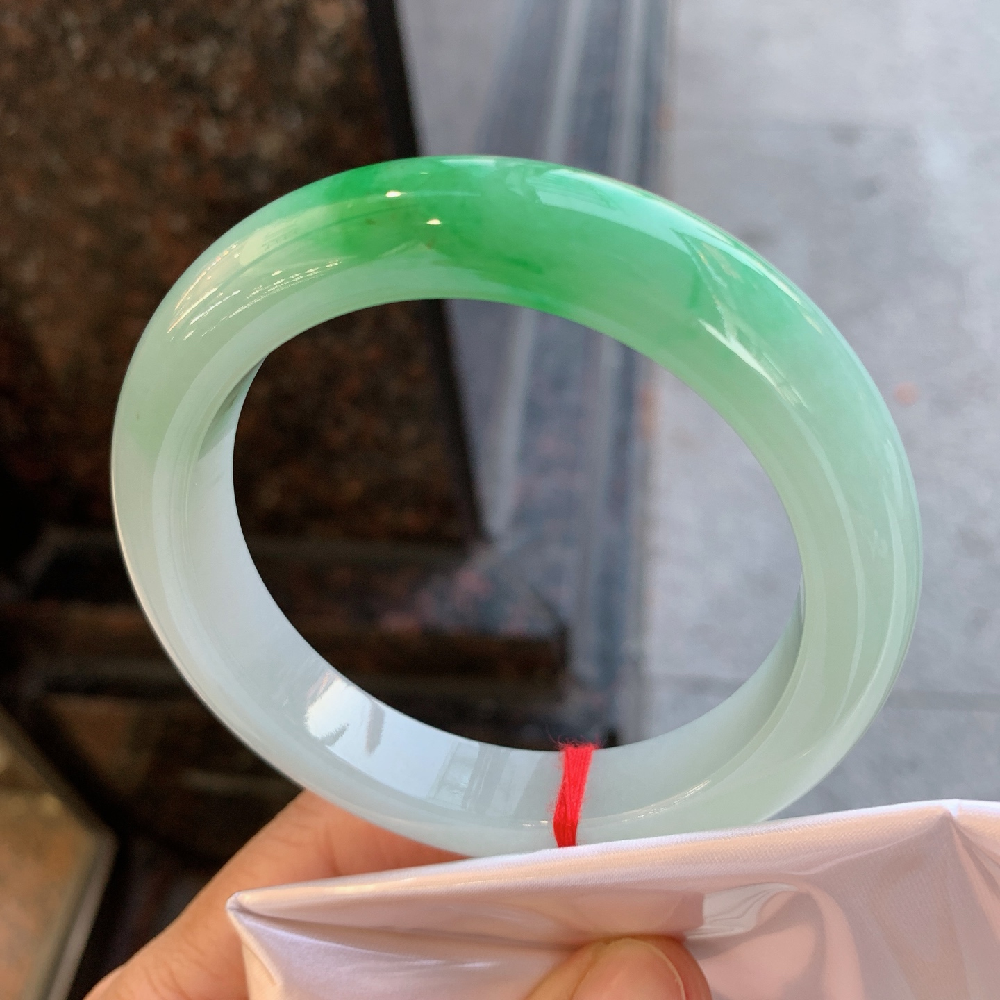 正圈飘绿 无裂 尺寸：58/22/9.8 细腻