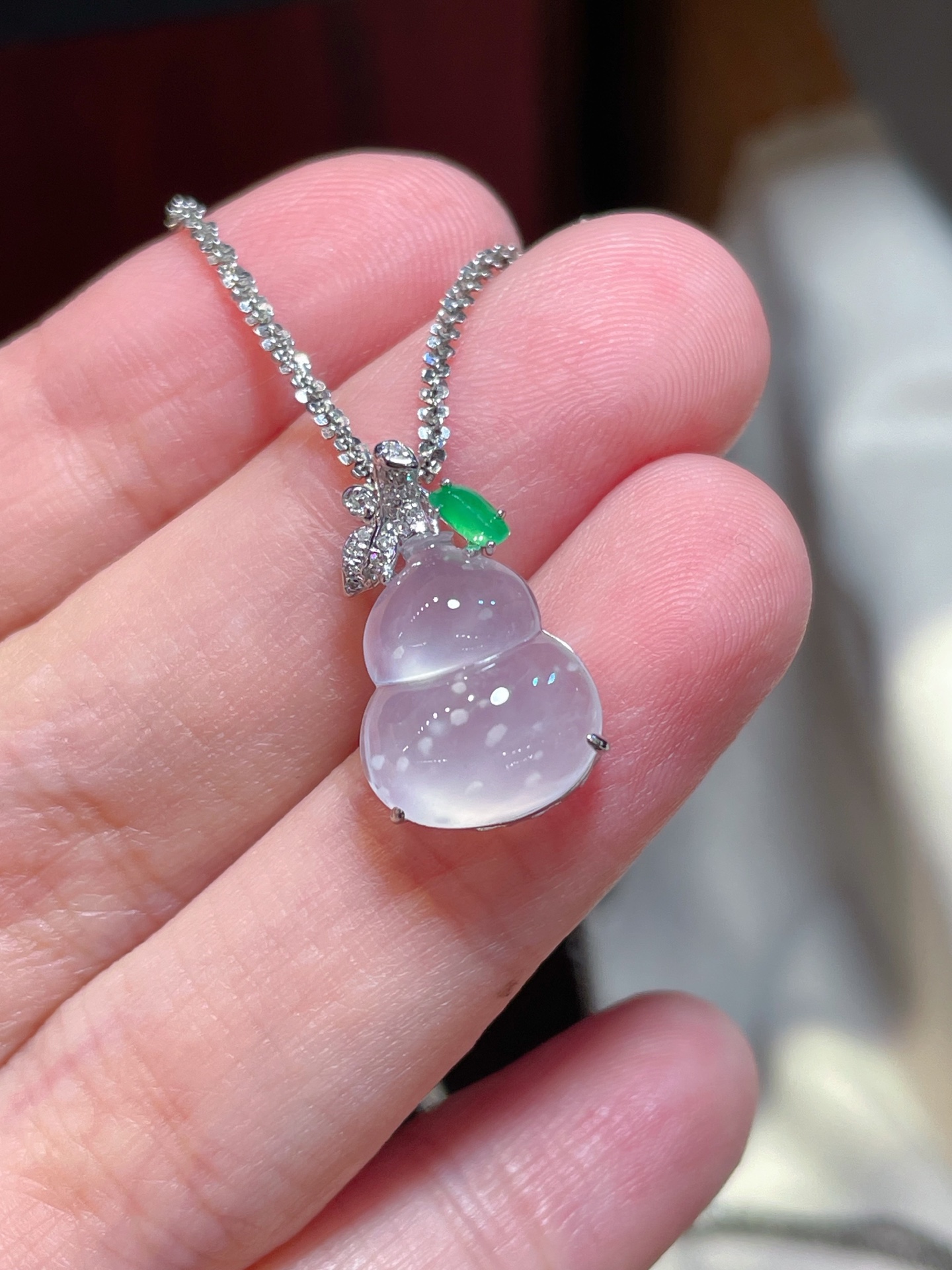 ️翡翠冰种葫芦吊坠，起荧光，种水好好，裸石很饱满，专挑好品相，18k镶嵌，13.1-11-4.2
