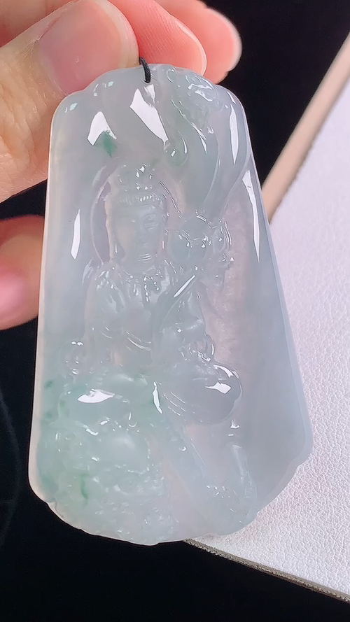 冰飘花文殊观音，无裂，尺寸:63.7-39.2-4.9mm 3