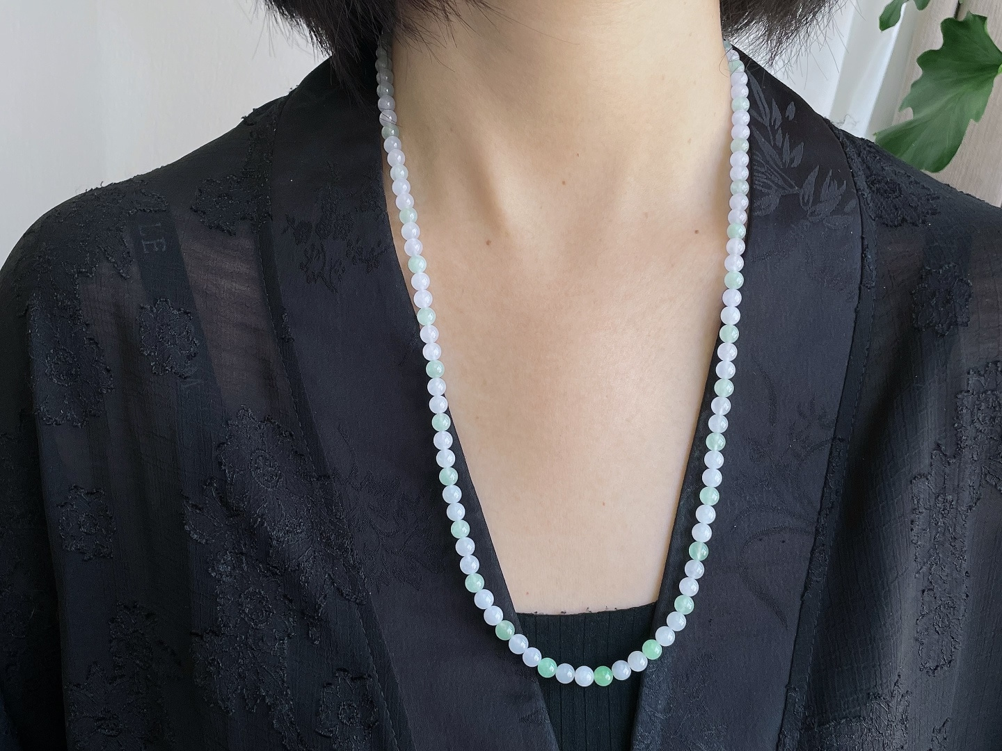 【珠子】冰多宝多彩珠链圆珠珠子珠链 【说明】缅甸 性比高 【尺寸】6.4-6mm，32cm 【重量】42克