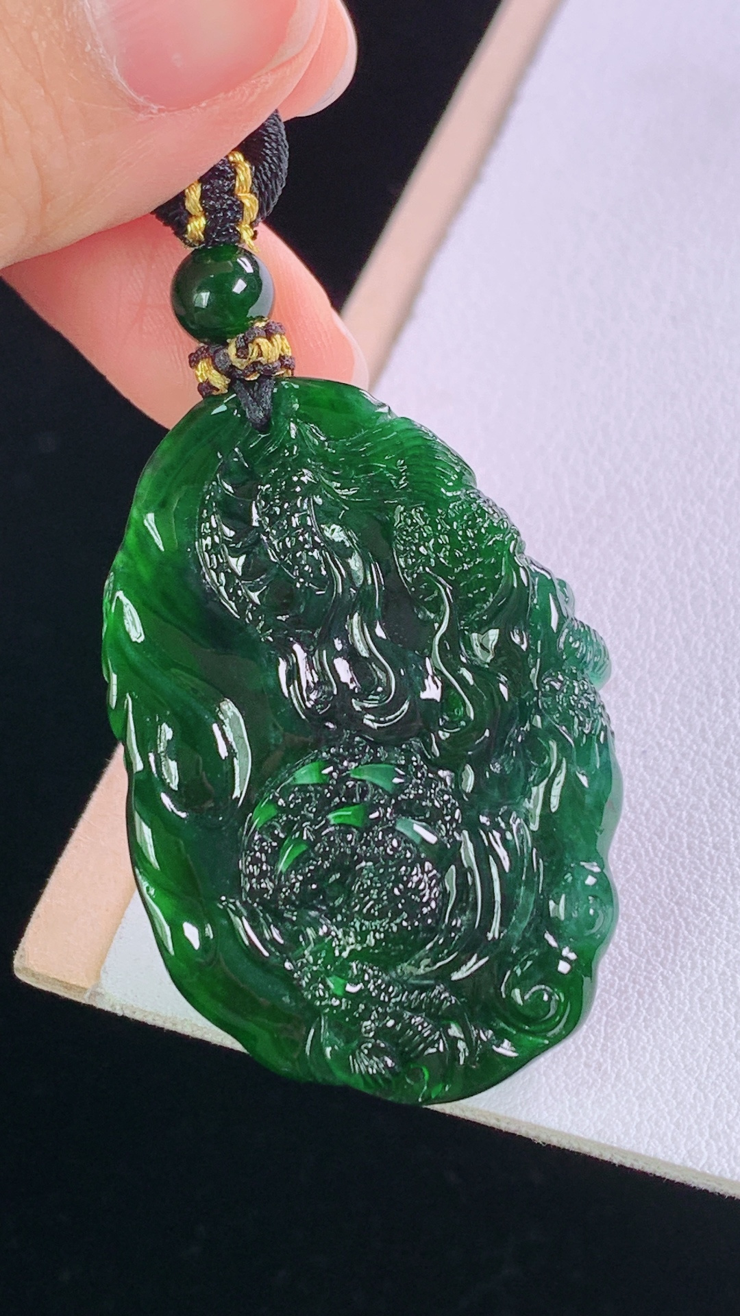 ️墨翠龙/凤，色泽浓郁，雕工精湛，霸气，无裂，尺寸:41.2-28.1-10.4mm 4