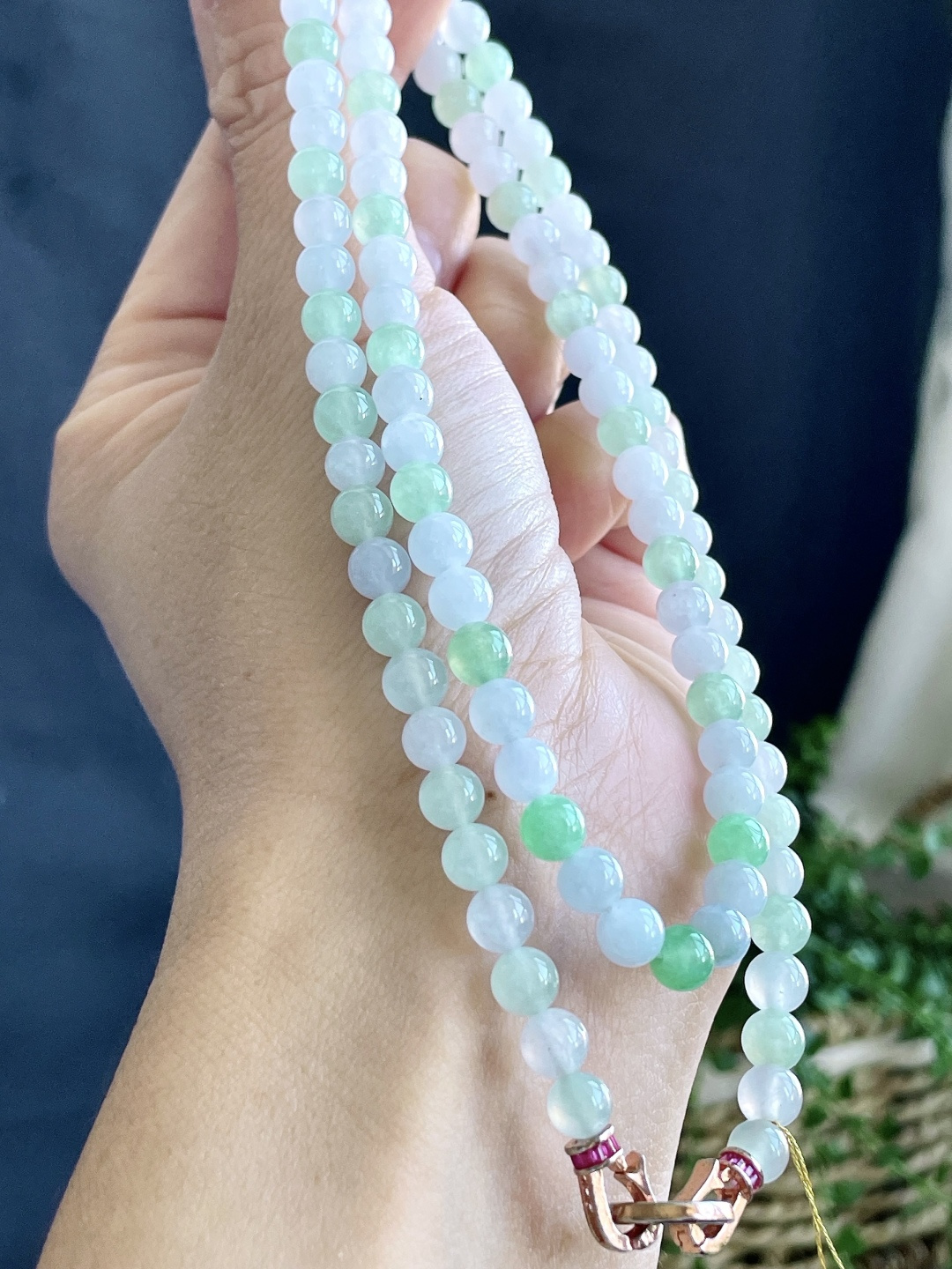 【珠子】冰多宝多彩珠链圆珠珠子珠链 【说明】缅甸 性比高 【尺寸】6.4-6mm，32cm 【重量】42克
