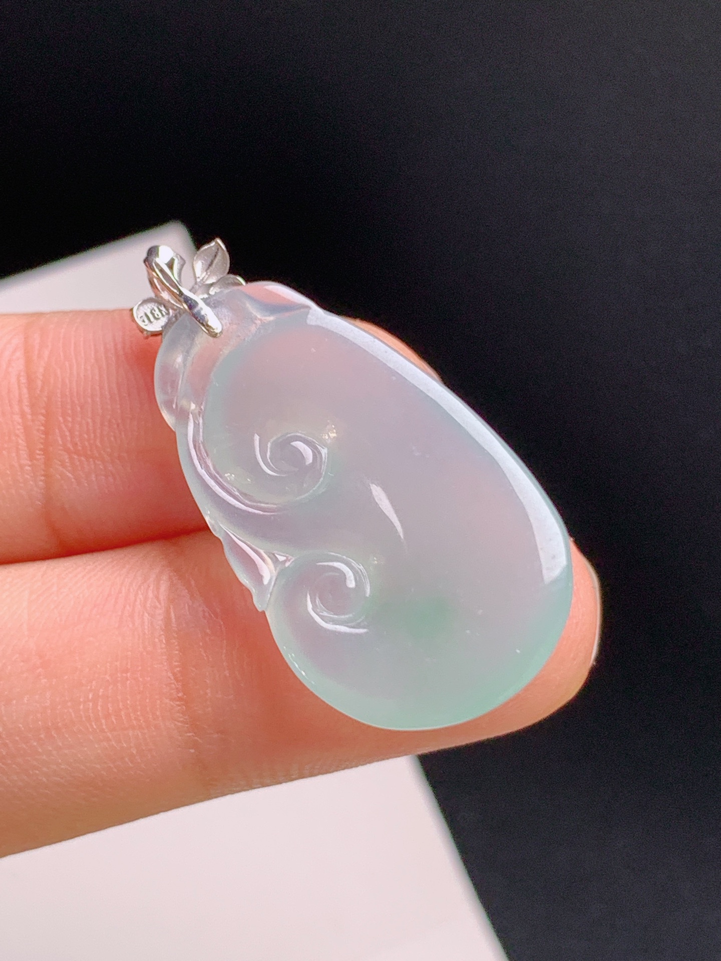 ️ 冰飘绿如意吊坠，种水通透，色泽清爽，质感莹润，裸石27.8-16.5-4.733.3，531004