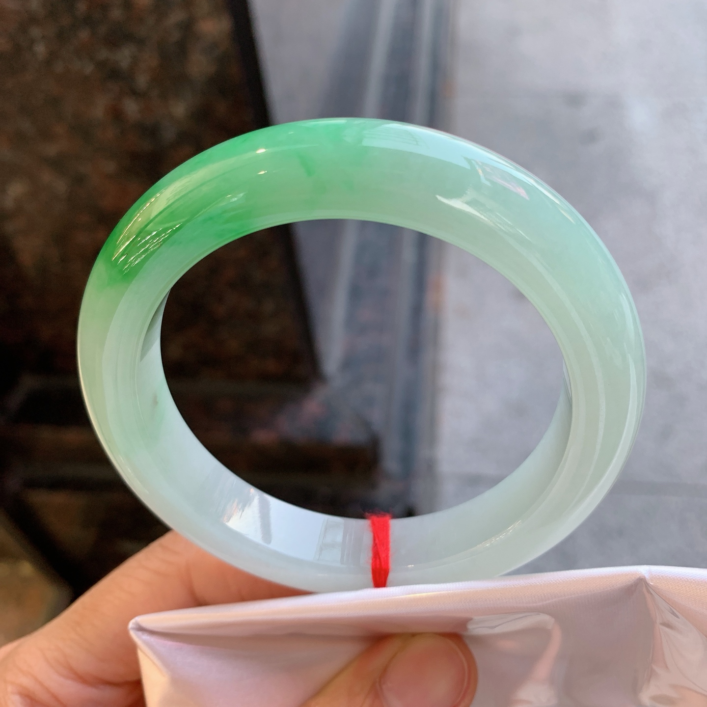 正圈飘绿 无裂 尺寸：58/22/9.8 细腻