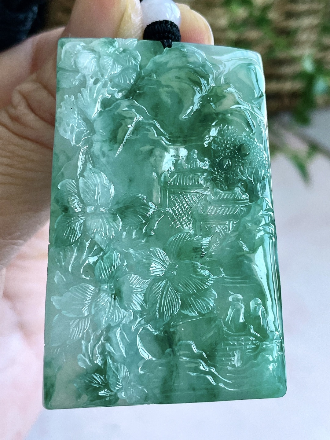 【裸石】冰种飘花花开富贵牌吊坠 【说明】缅甸 无裂 性比高 厚装老子出关 【尺寸】56.8-37.