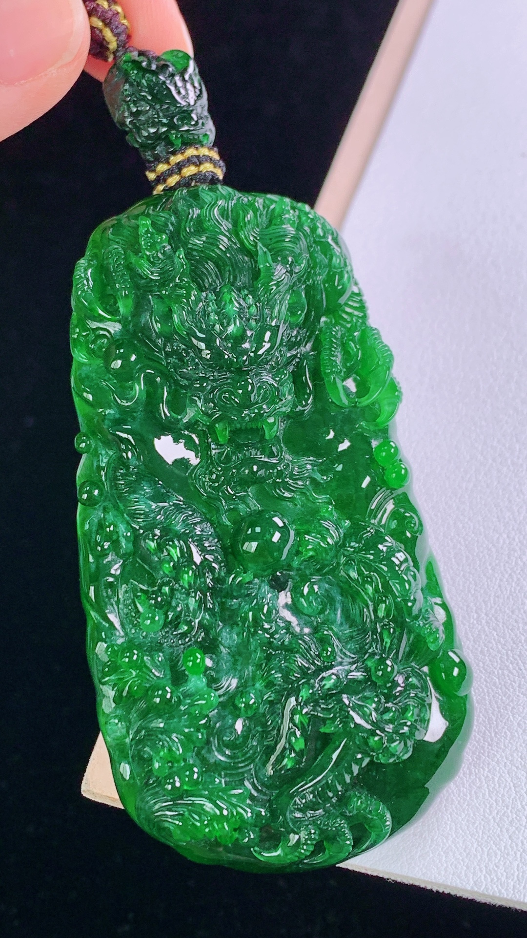 ️墨翠龙/凤 色泽浓郁，雕工精湛，霸气，无裂 尺寸:70.9-37.8-12.7mm 4