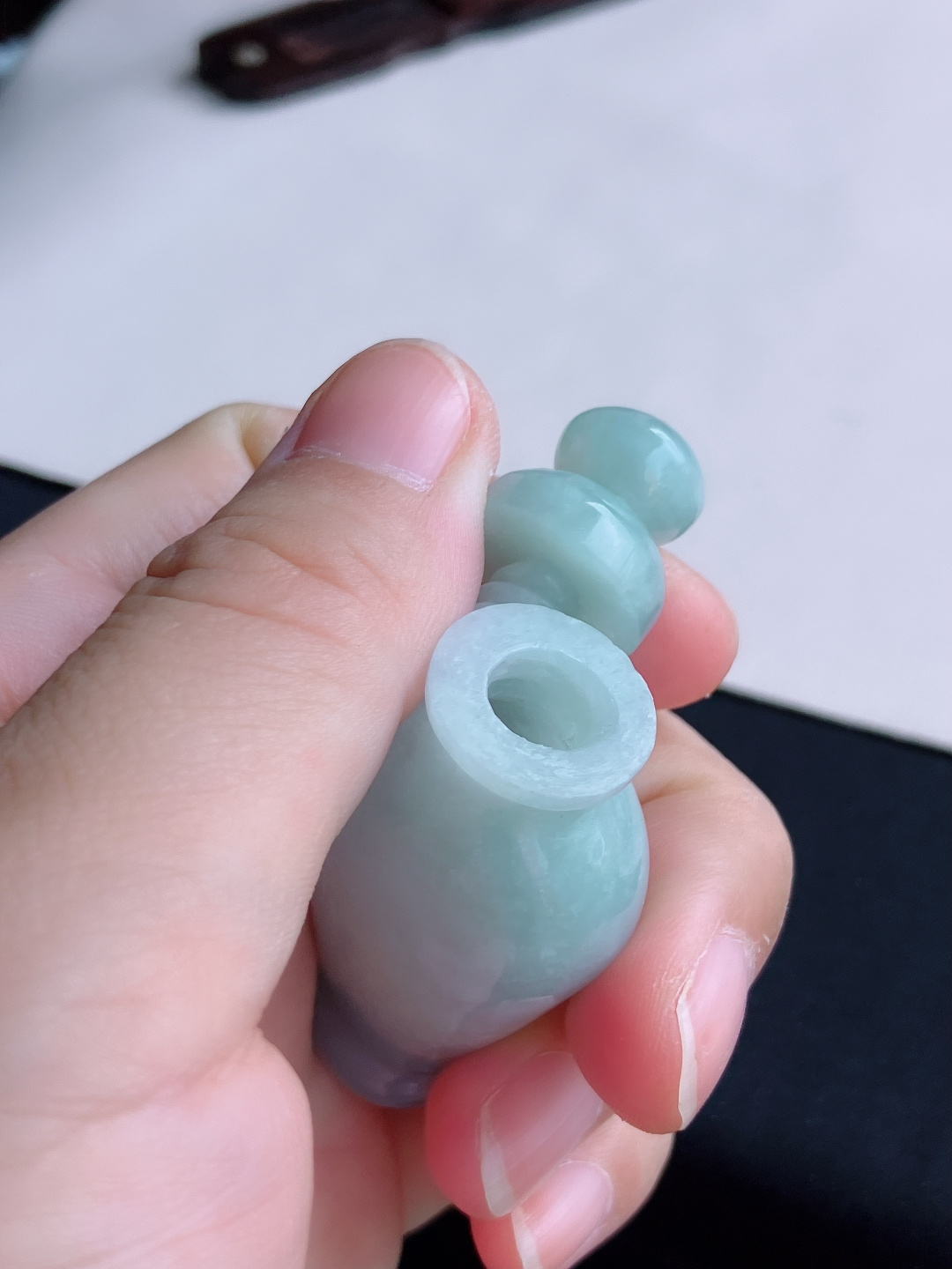 ️底色鼻烟壶，饱满大气，尺寸63.6/27/18.3/自然光实拍