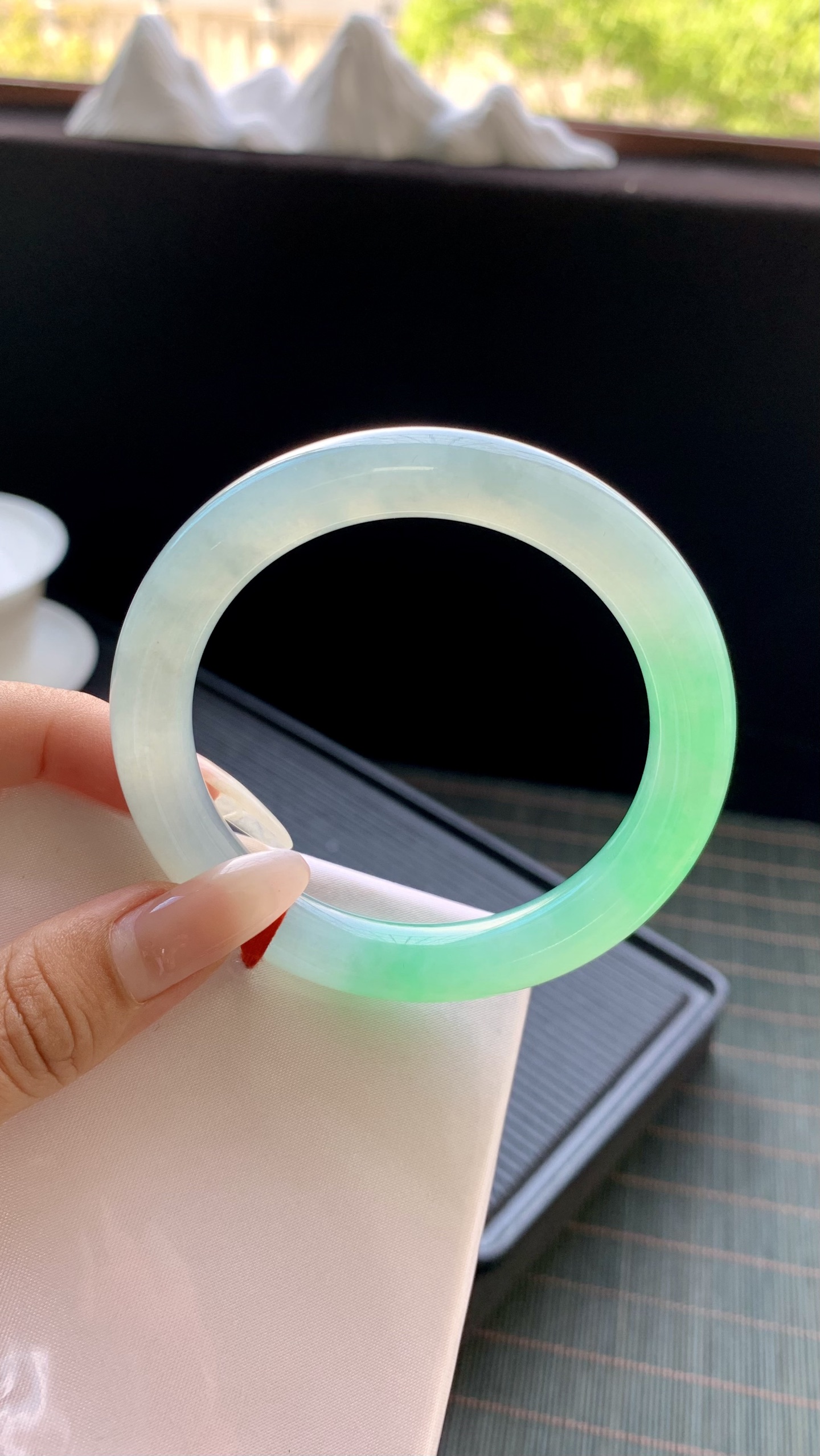 冰飘绿圆条手镯成品 J1008-3 尺寸：55-10-10