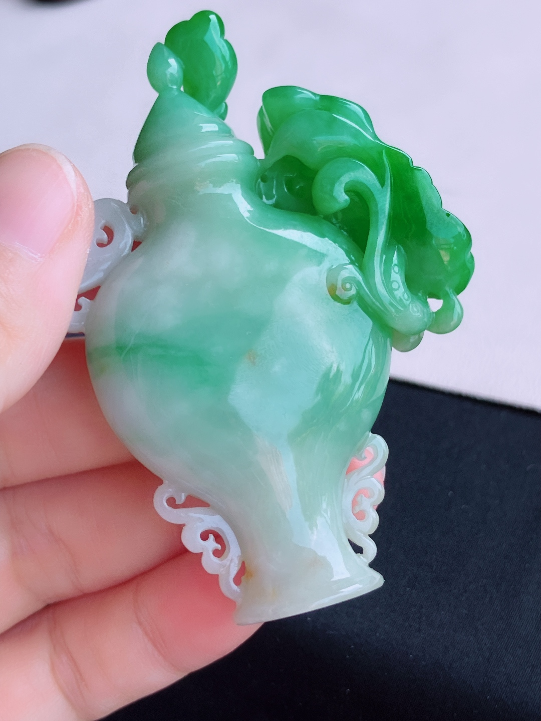 ️翠绿鼻烟壶，饱满大气，尺寸78.8/51/16.3/自然光实拍
