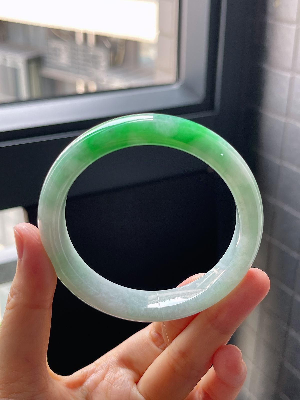 正圈58圈口，翡翠糯化种飘绿手镯