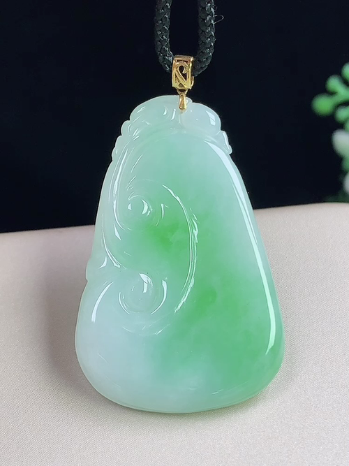 18k金镶飘绿如意，无裂，尺寸37.3-23.6-3.1mm，S08yja