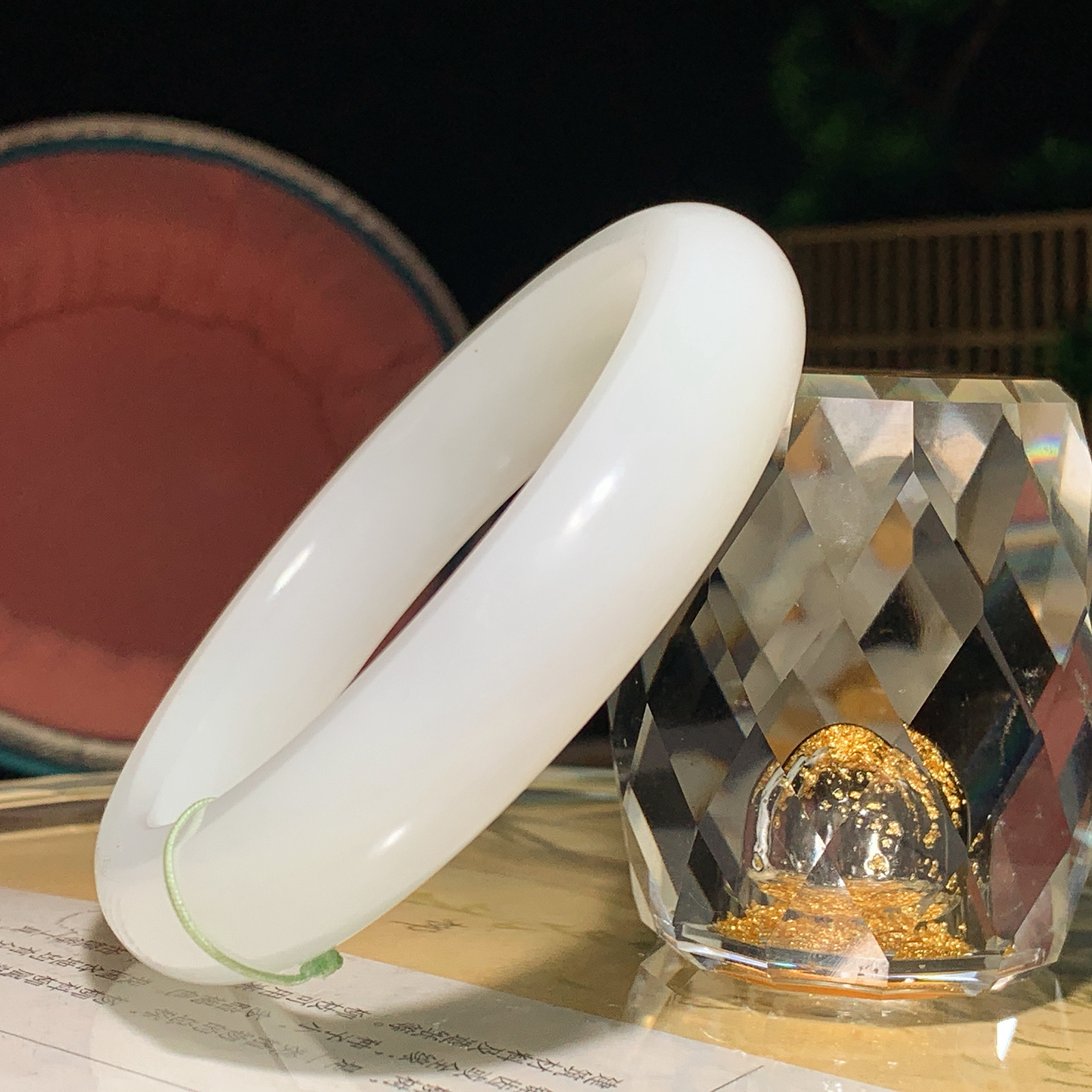 ￼ 55圈口和田玉羊脂白手镯！55圈口宽13厚10！玉质细腻油润 底色纯净 无裂无杂 脂粉好，品质高。2601008