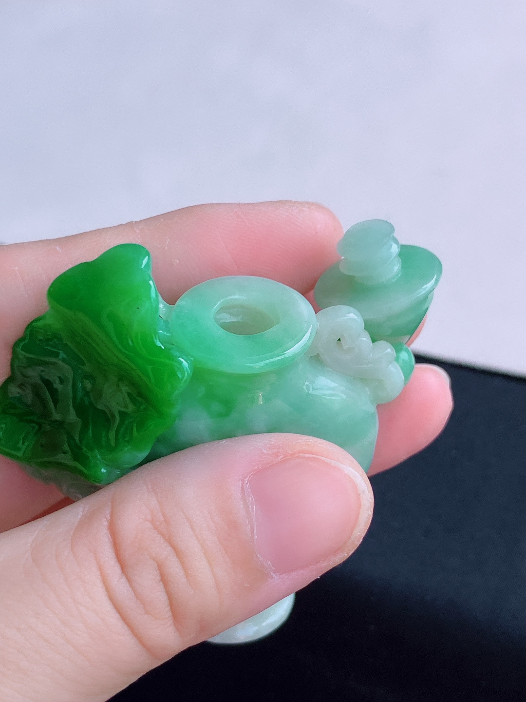 ️翠绿鼻烟壶，饱满大气，尺寸78.8/51/16.3/自然光实拍
