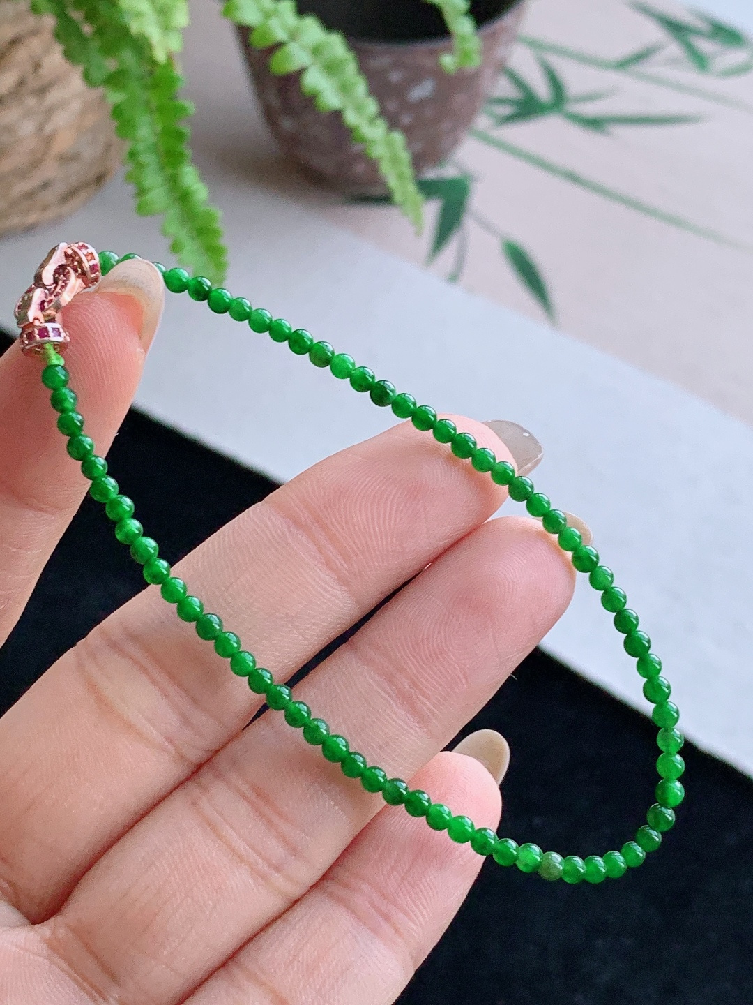 【珠子】️阳绿手链小米珠手链 【说明】缅甸 性比高 【尺寸】2.6mm 【重量】3克
