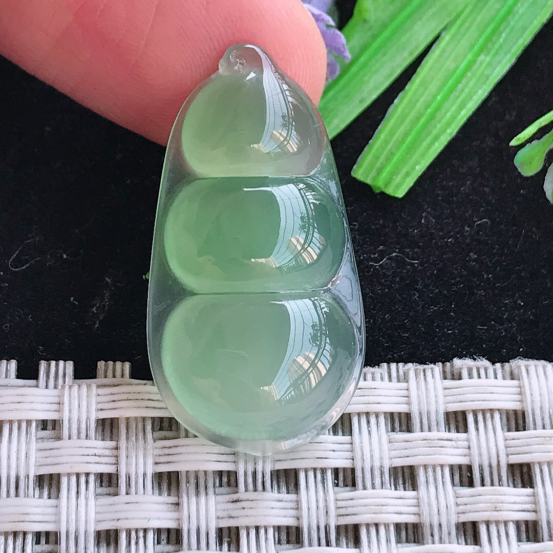 实拍A货翡翠29/15.4/4.3老坑冰种起胶冰晴绿四季豆吊坠翡翠玉牌挂件