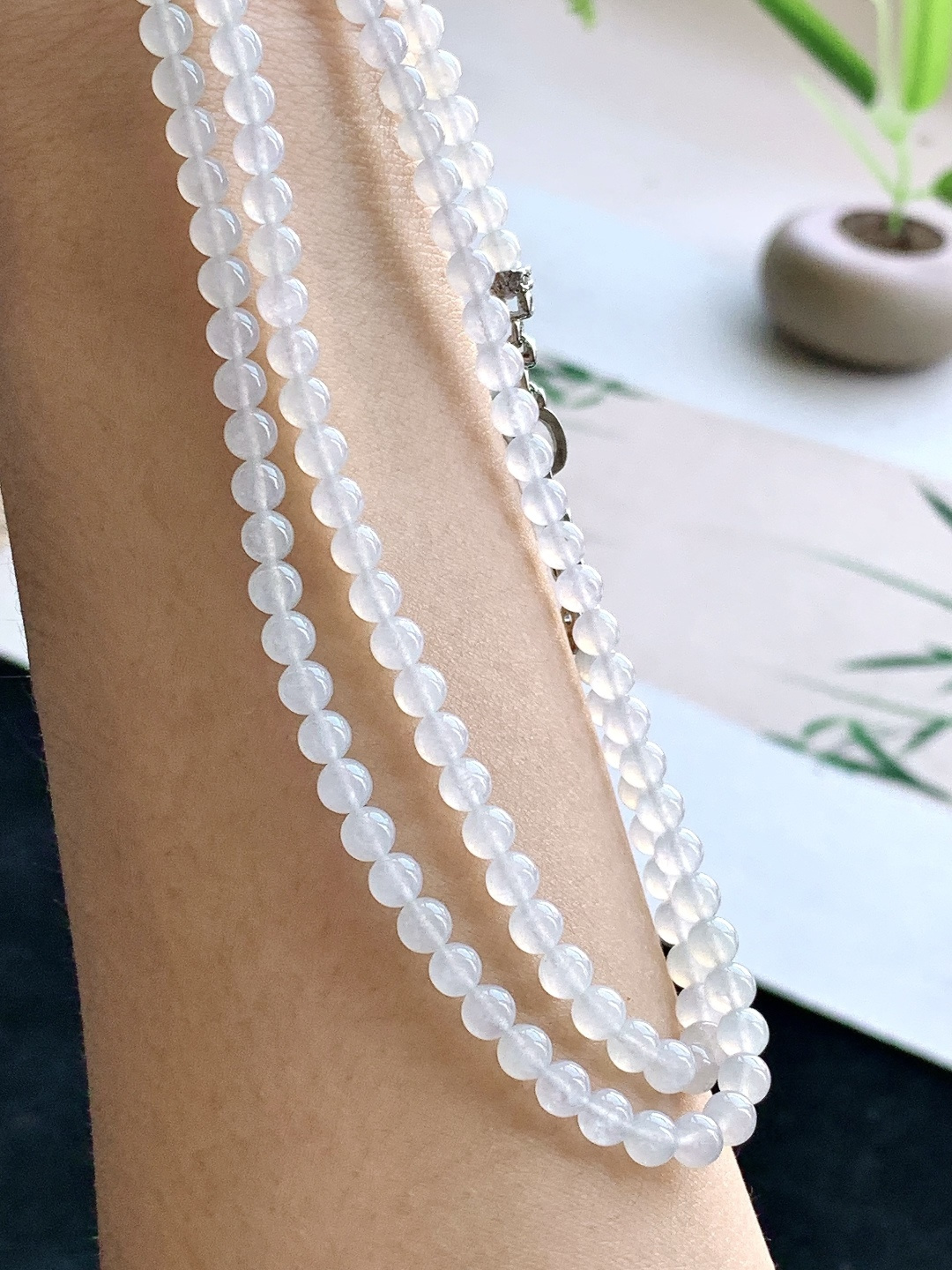 【珠子】️白冰珠链圆珠子珠链 【说明】缅甸 性比高 【尺寸】4.7mm，32cm 【重量】26.7克