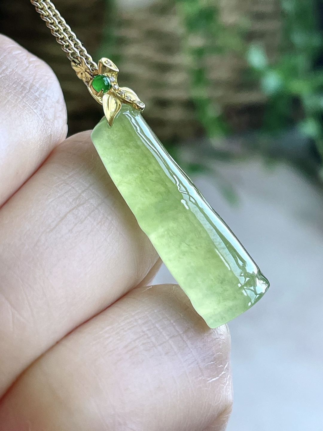 【镶嵌】冰黄翡竹子竹节吊坠 【说明】缅甸 18k金镶嵌 无裂 性比高 厚装 【整体】32 【裸石】26-12-6 【重量】4克