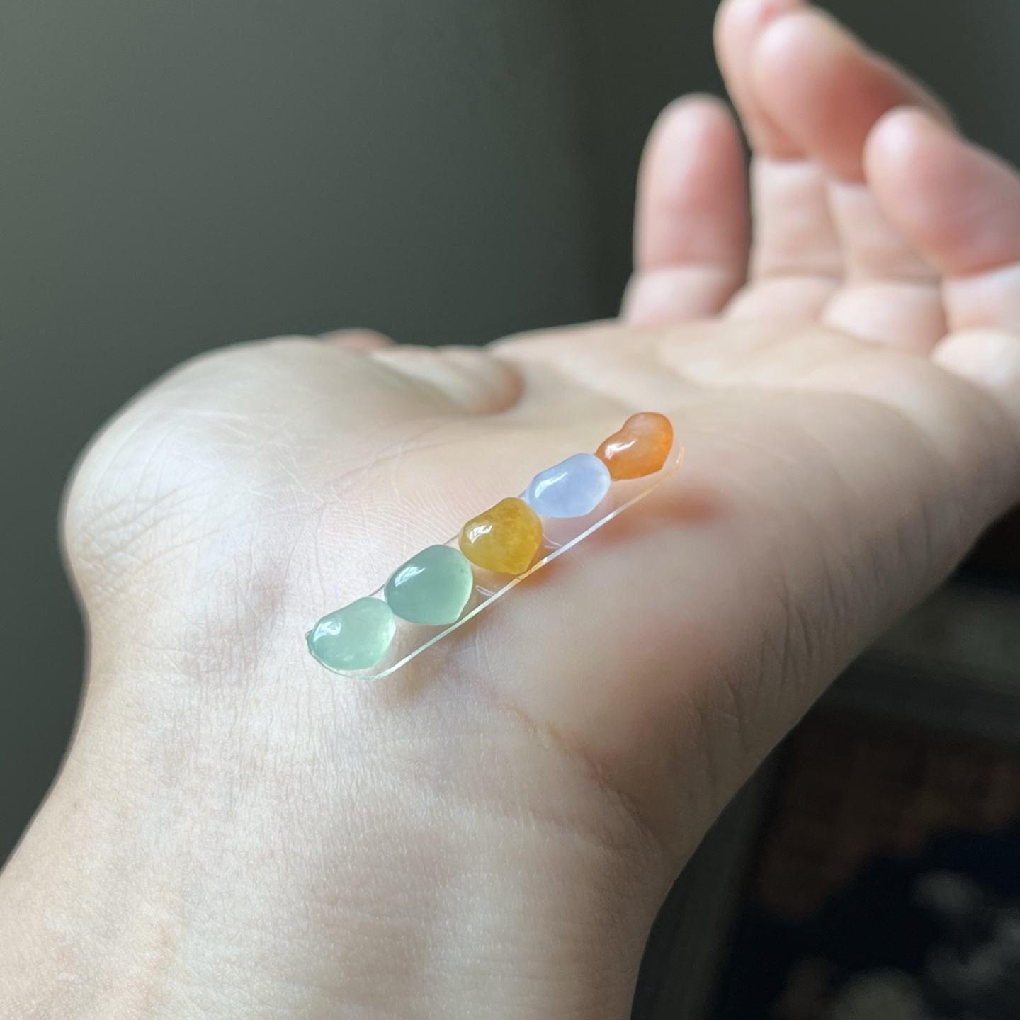 冰种多彩小爱心一组，镶手链，锁骨链都可以哦种水好，冰透，尺寸7.1×5.5×4.3，参考图9
