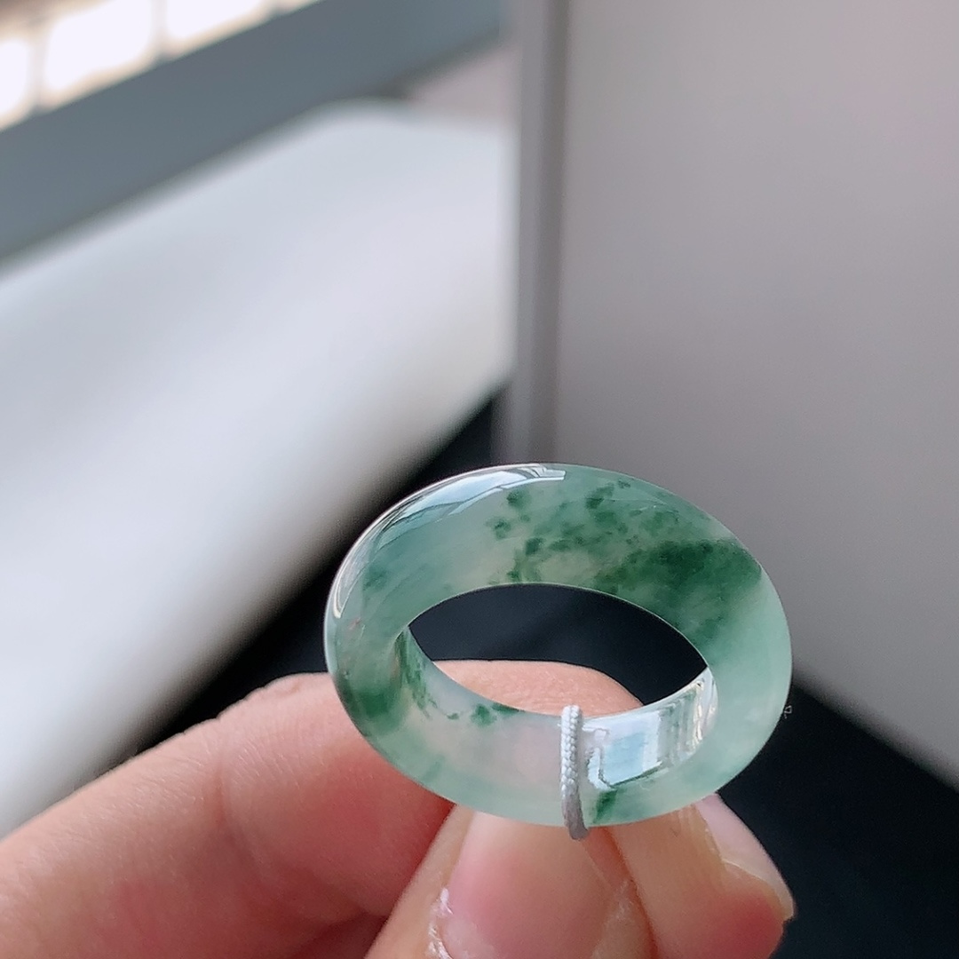 ️ 冰飘花戒圈 翠色清新，种老底子细腻，佩戴优雅清新 货号1121007，24.1-6.7-3.9