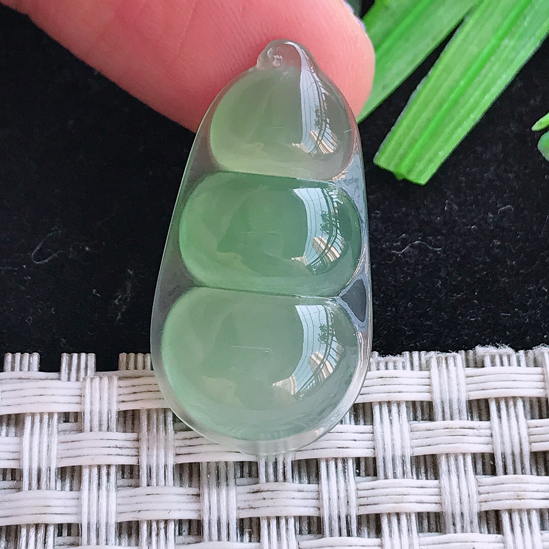 实拍A货翡翠29/15.4/4.3老坑冰种起胶冰晴绿四季豆吊坠翡翠玉牌挂件