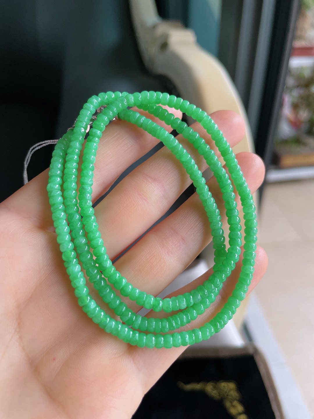 ️，缅甸天然翡翠A货，冰满绿算盘珠珠链，尺寸：3.7mm。【编3969】