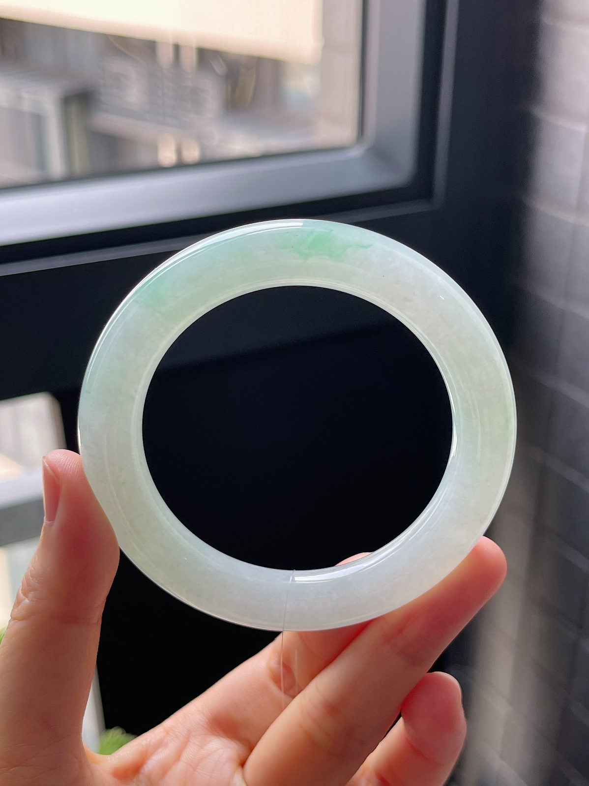 圆镯52.6圈口，翡翠冰糯种飘花手镯