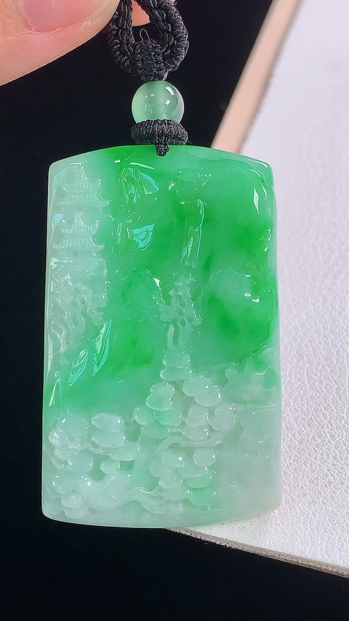 ️阳绿山水牌，无裂 尺寸:42.8-27.3-6.3mm 6
