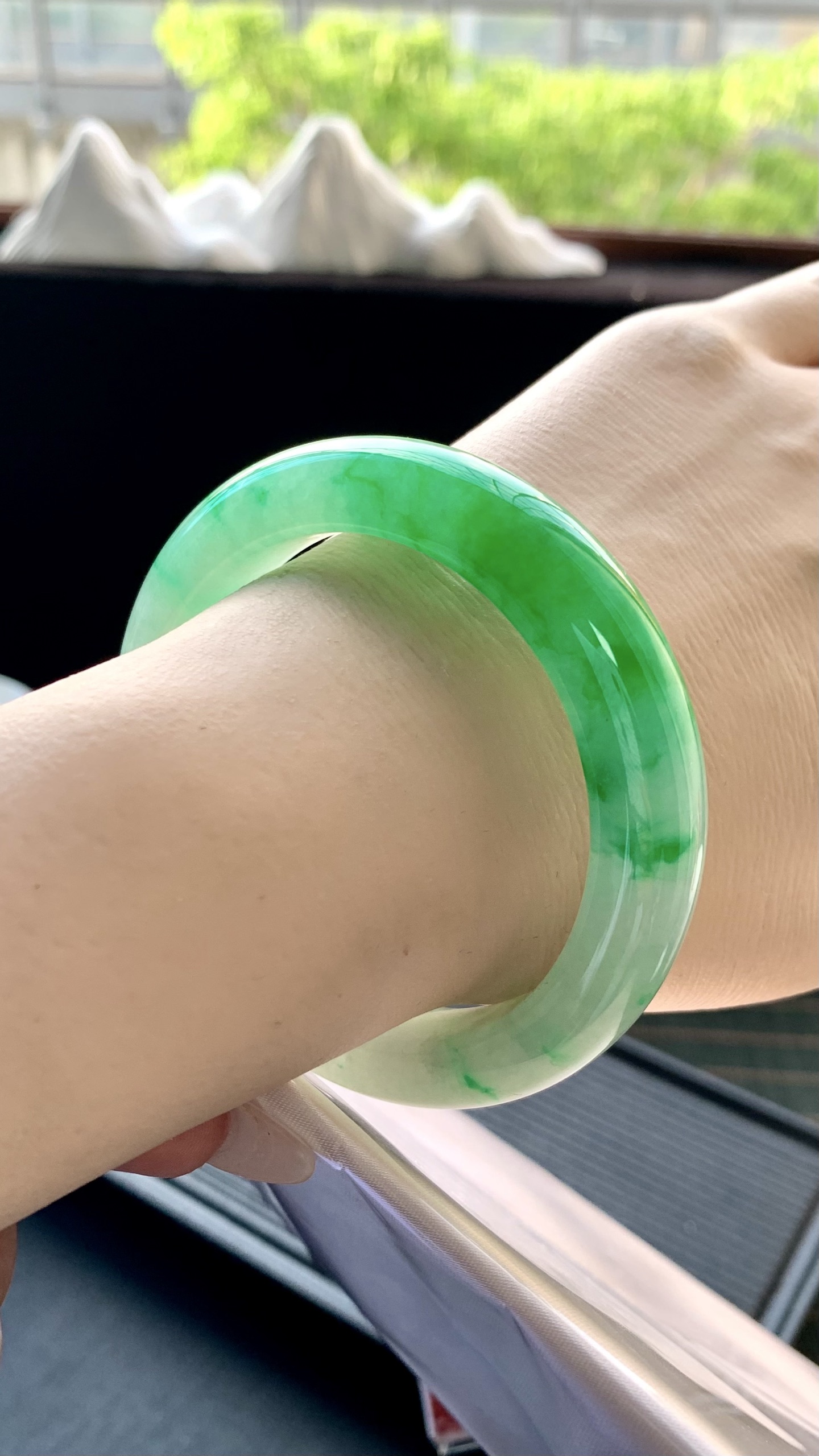 飘阳绿正圈手镯成品 J1008-5 尺寸：54-12-9