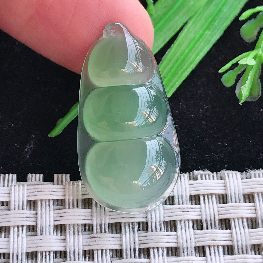实拍A货翡翠29/15.4/4.3老坑冰种起胶冰晴绿四季豆吊坠翡翠玉牌挂件