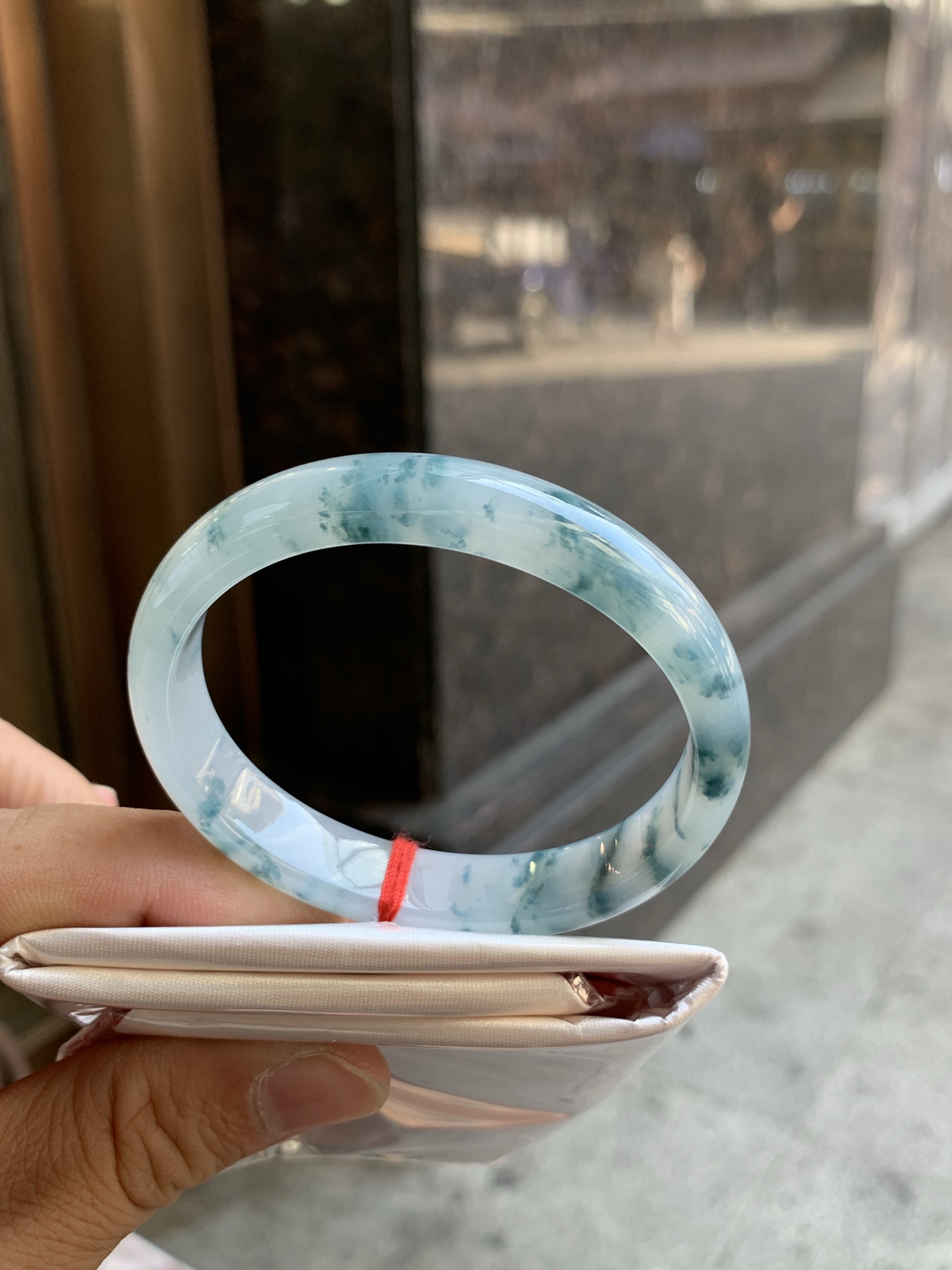冰飘贵妃 53.3-47.1-11.7-6.2 1008-01-663 种水胶润细腻，底子奶白，无裂