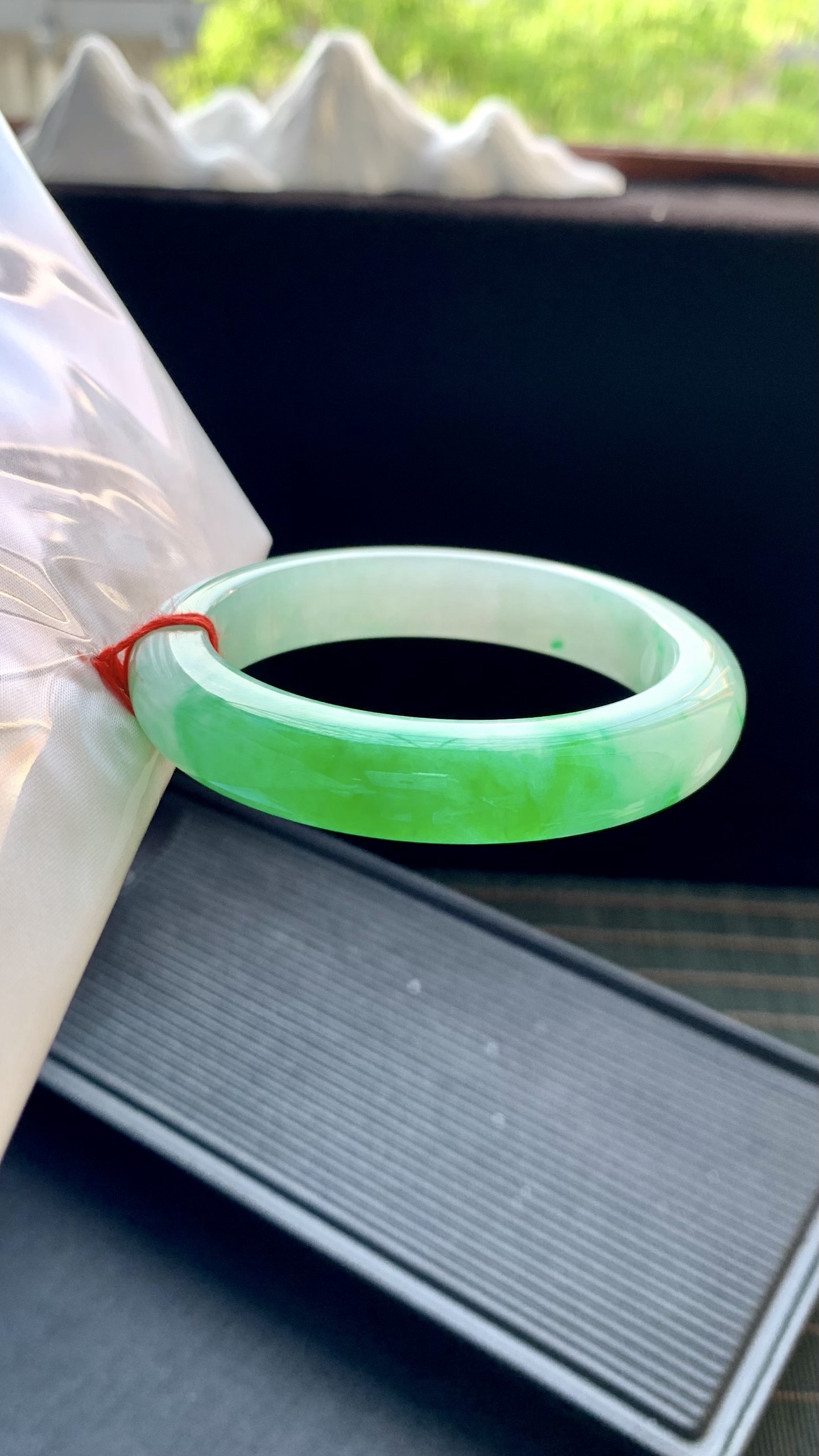 飘阳绿正圈手镯成品 J1008-5 尺寸：54-12-9