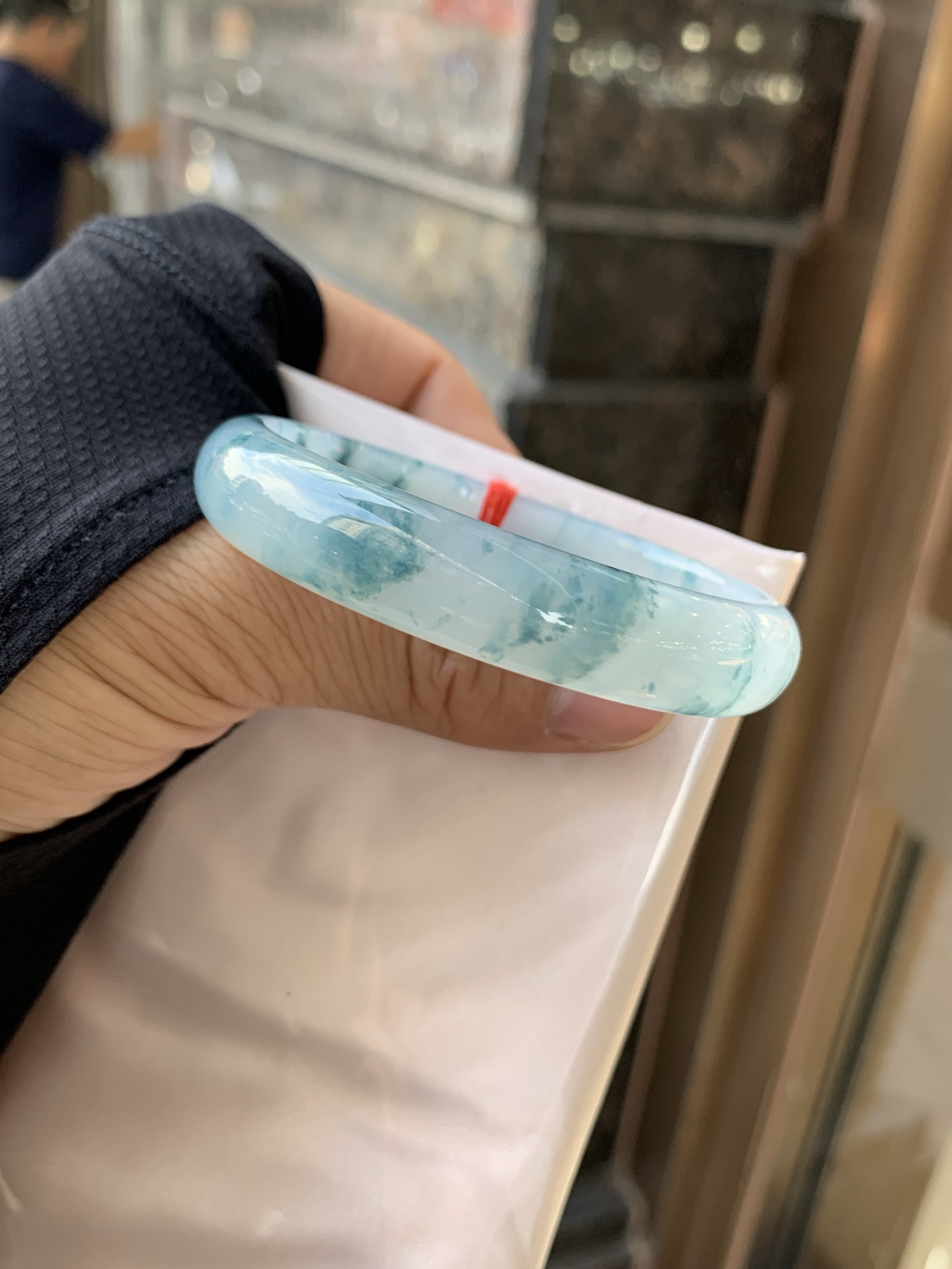 冰飘贵妃 53.3-47.1-11.7-6.2 1008-01-663 种水胶润细腻，底子奶白，无裂