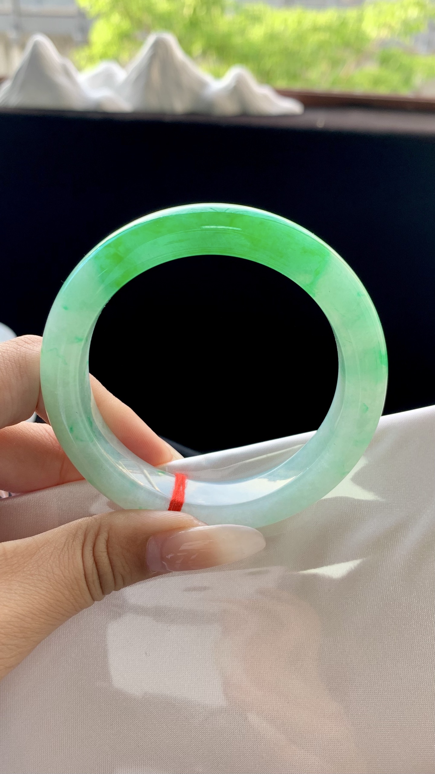 飘阳绿正圈手镯成品 J1008-5 尺寸：54-12-9
