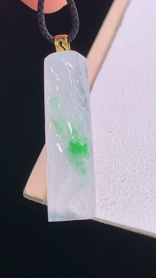 ️18K冰飘绿原石吊坠，一刀切，无裂，尺寸:39.9-35.7-10.4-7.8mm 6