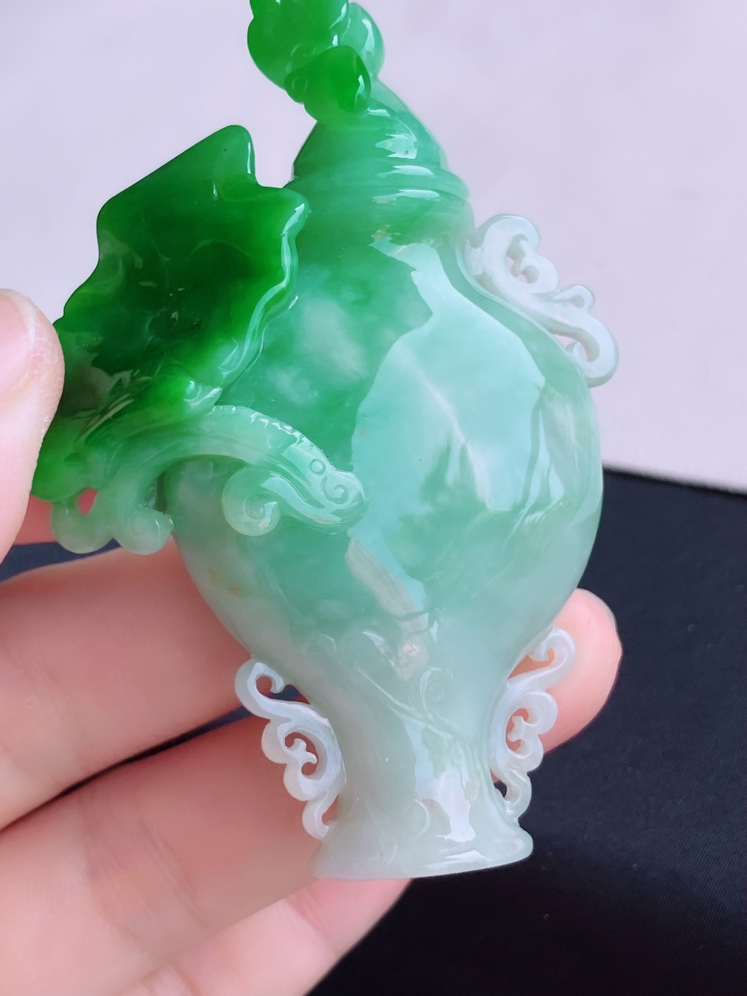 ️翠绿鼻烟壶，饱满大气，尺寸78.8/51/16.3/自然光实拍