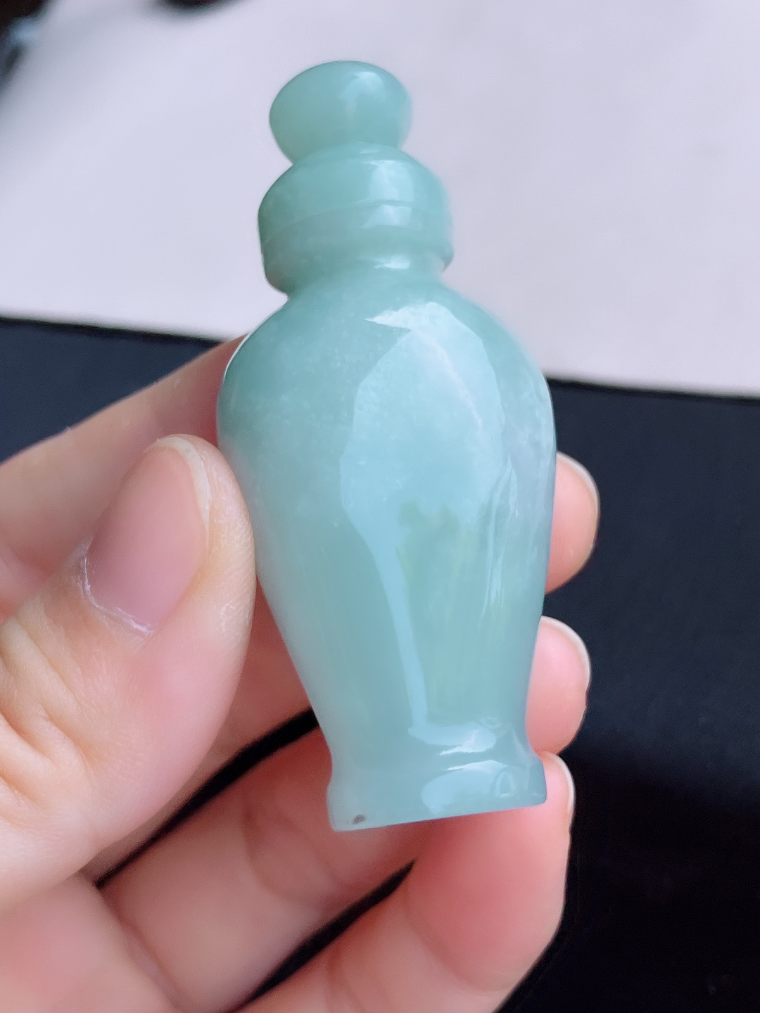 ️底色鼻烟壶，饱满大气，尺寸63.6/27/18.3/自然光实拍