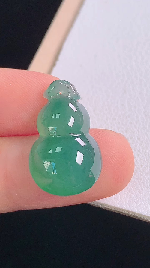 ️冰晴葫芦，无裂，尺寸:20.1-12.6-6.3mm 6