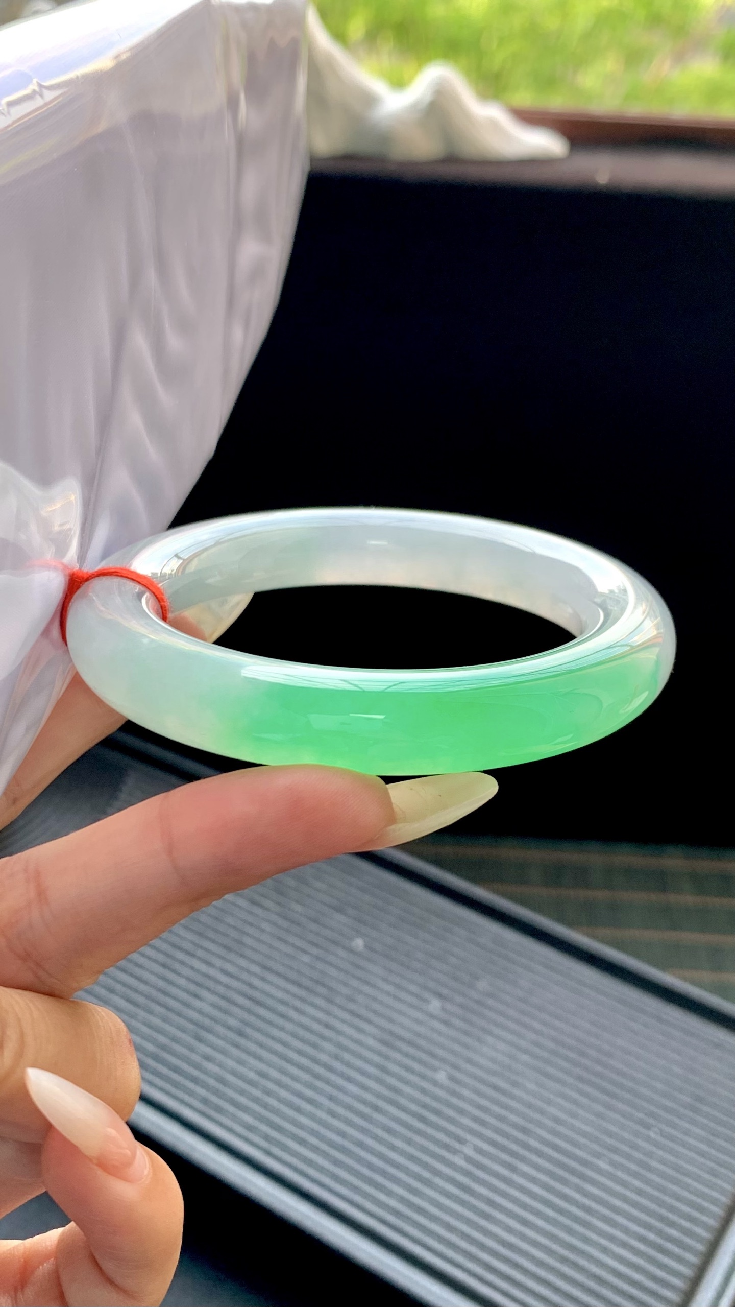 冰飘绿圆条手镯成品 J1008-4 尺寸：55-11.5-12