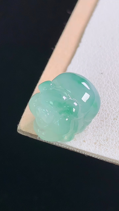 秒杀️冰种飘花小猪，无裂，尺寸:15.5-12.8-9.9mm 7