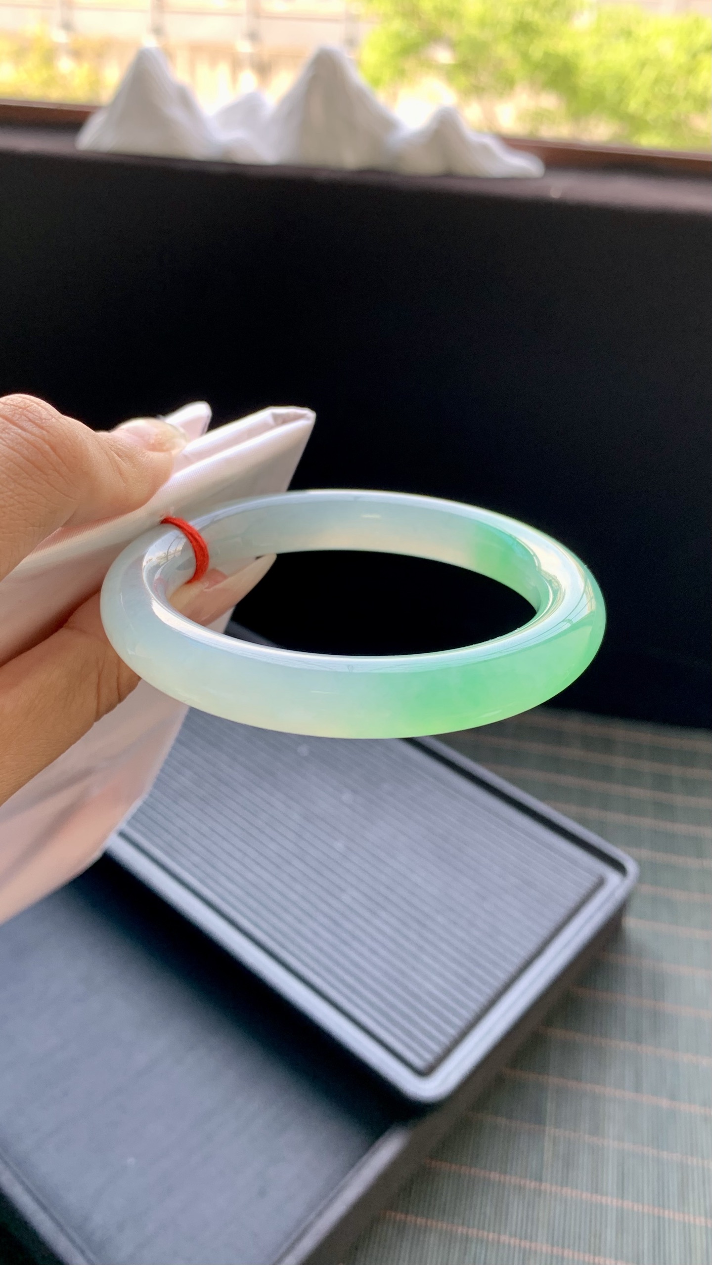 冰飘绿圆条手镯成品 J1008-3 尺寸：55-10-10
