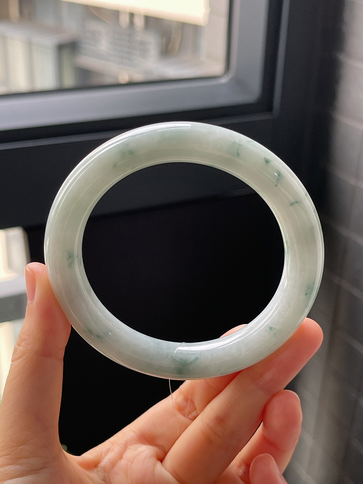 圆镯58.3圈口，翡翠糯化种飘花手镯