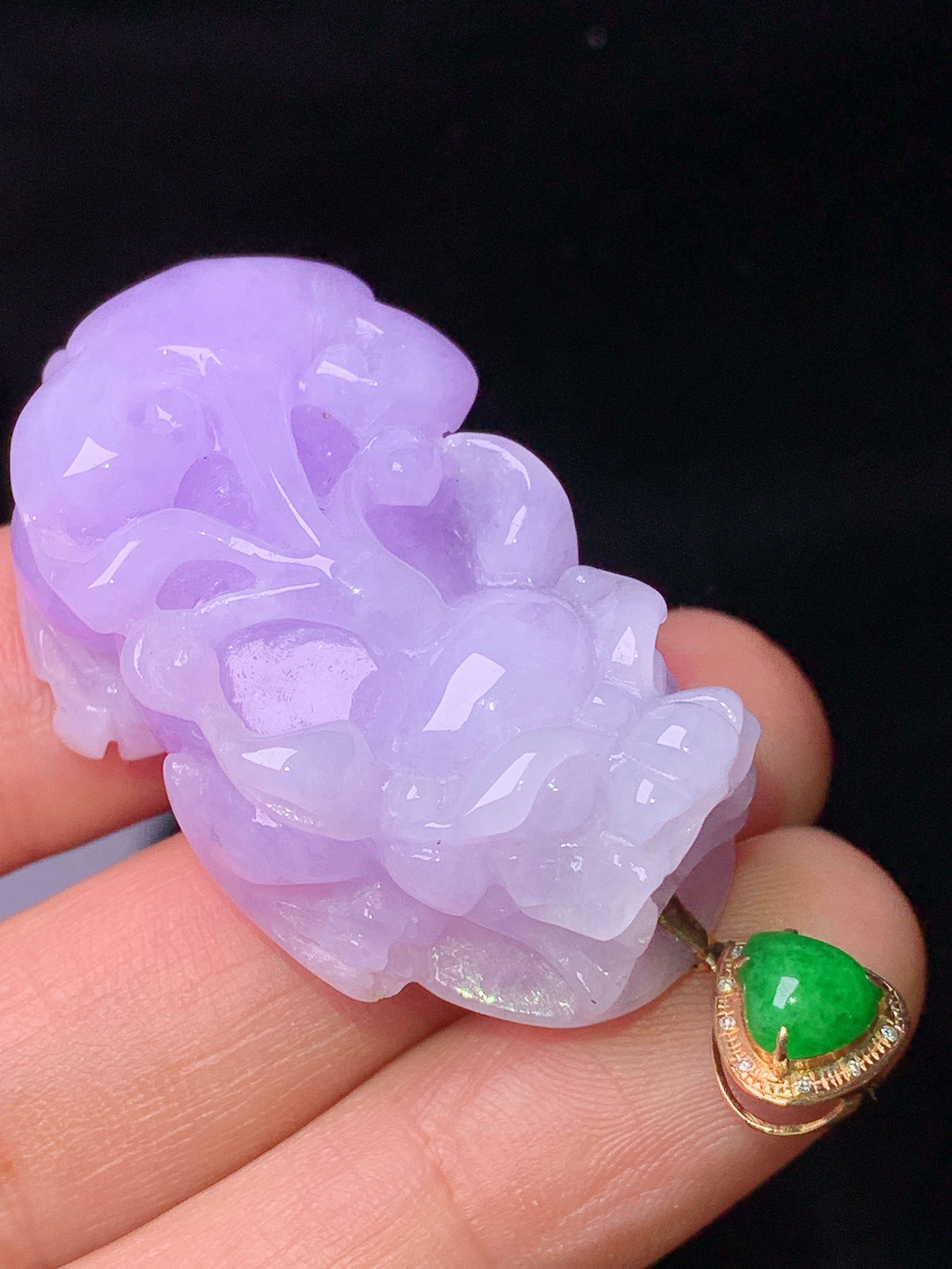 18k金钻镶嵌紫罗兰貔貅吊坠 玉质细腻 色泽艳丽清新 水润亮眼 整体尺寸49.3*23*13.5 b1