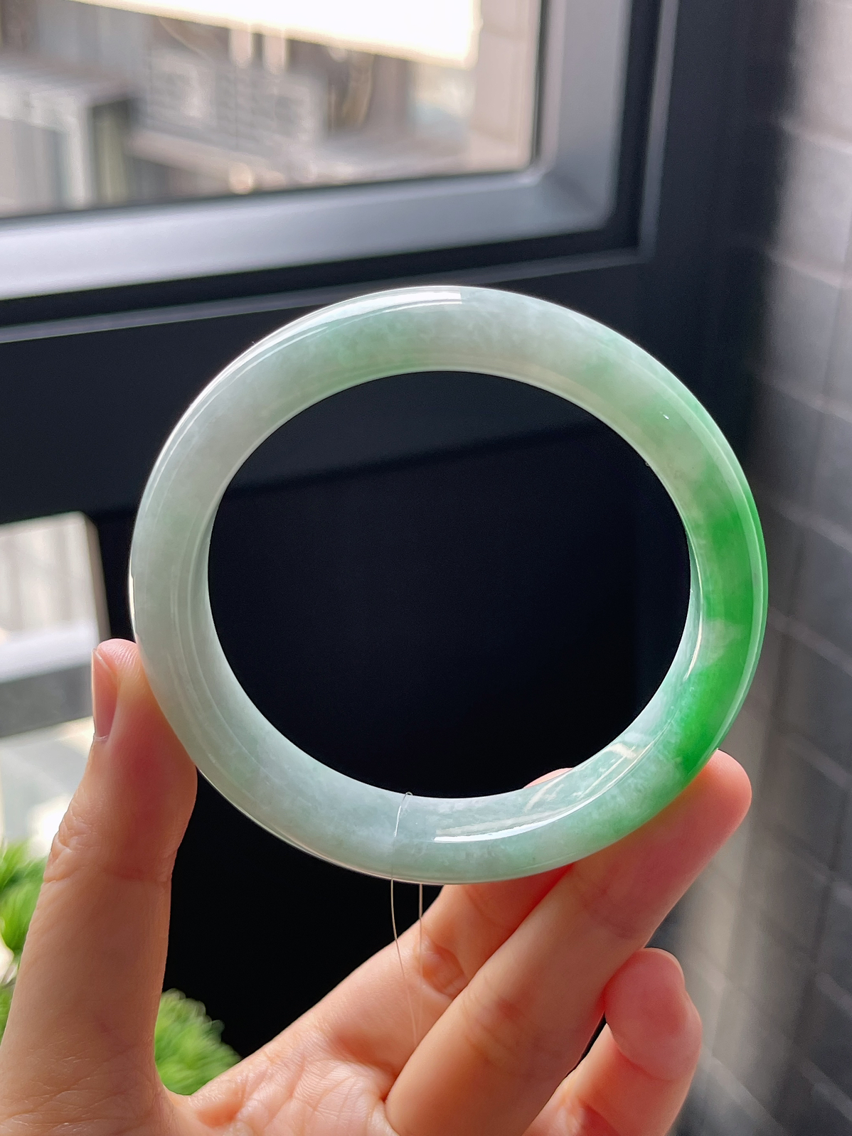 正圈58圈口，翡翠糯化种飘绿手镯