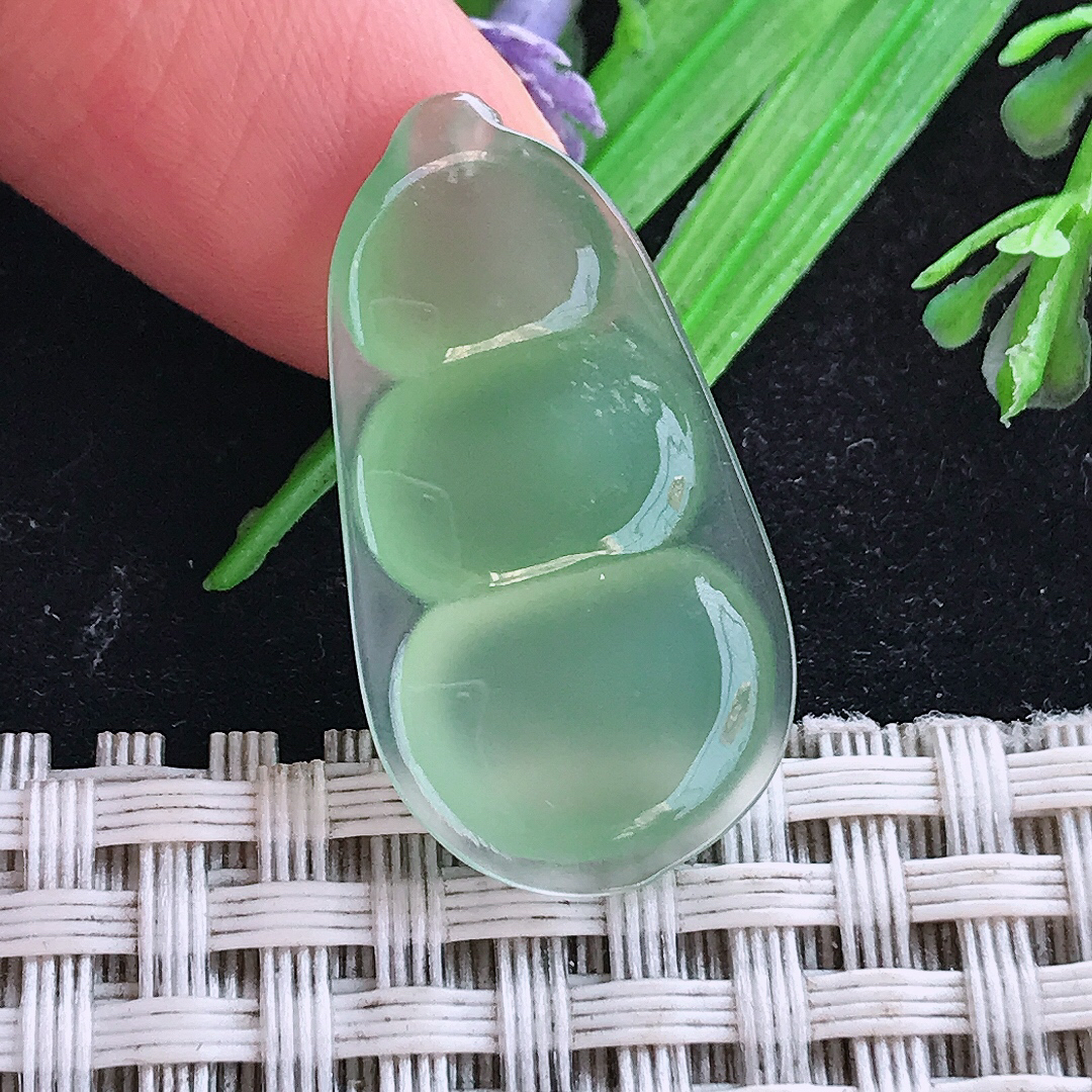 实拍A货翡翠29/15.4/4.3老坑冰种起胶冰晴绿四季豆吊坠翡翠玉牌挂件