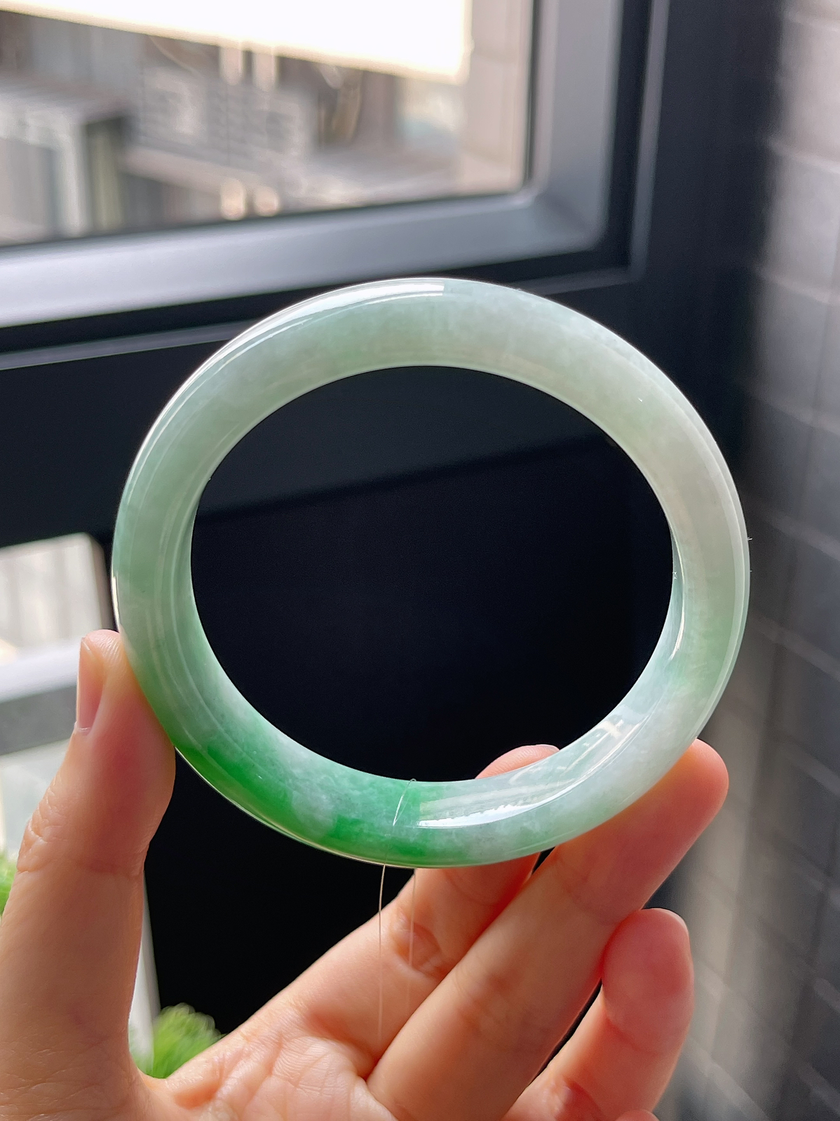 正圈58圈口，翡翠糯化种飘绿手镯