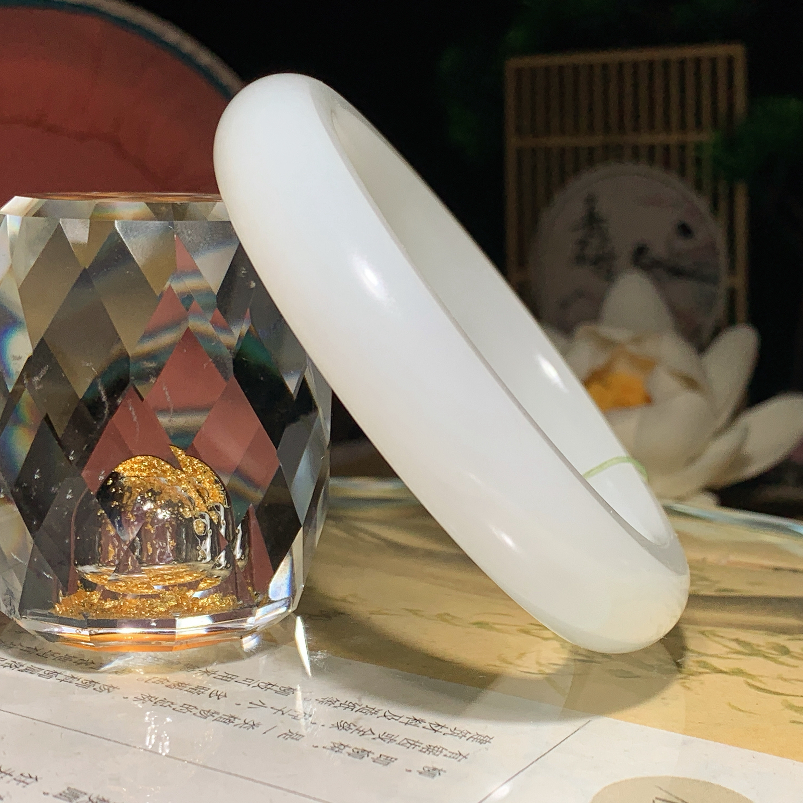 ￼ 55圈口和田玉羊脂白手镯！55圈口宽13厚10！玉质细腻油润 底色纯净 无裂无杂 脂粉好，品质高。2601008