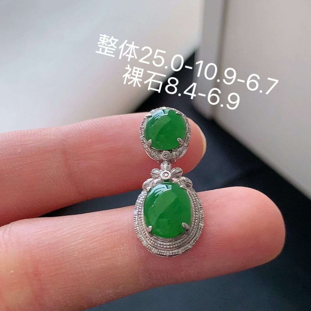 冰阳绿旦面吊坠 翠色清新，饱满冰润细腻，品相喜悦，佩戴优雅清新 货号1211006，25.0-10.