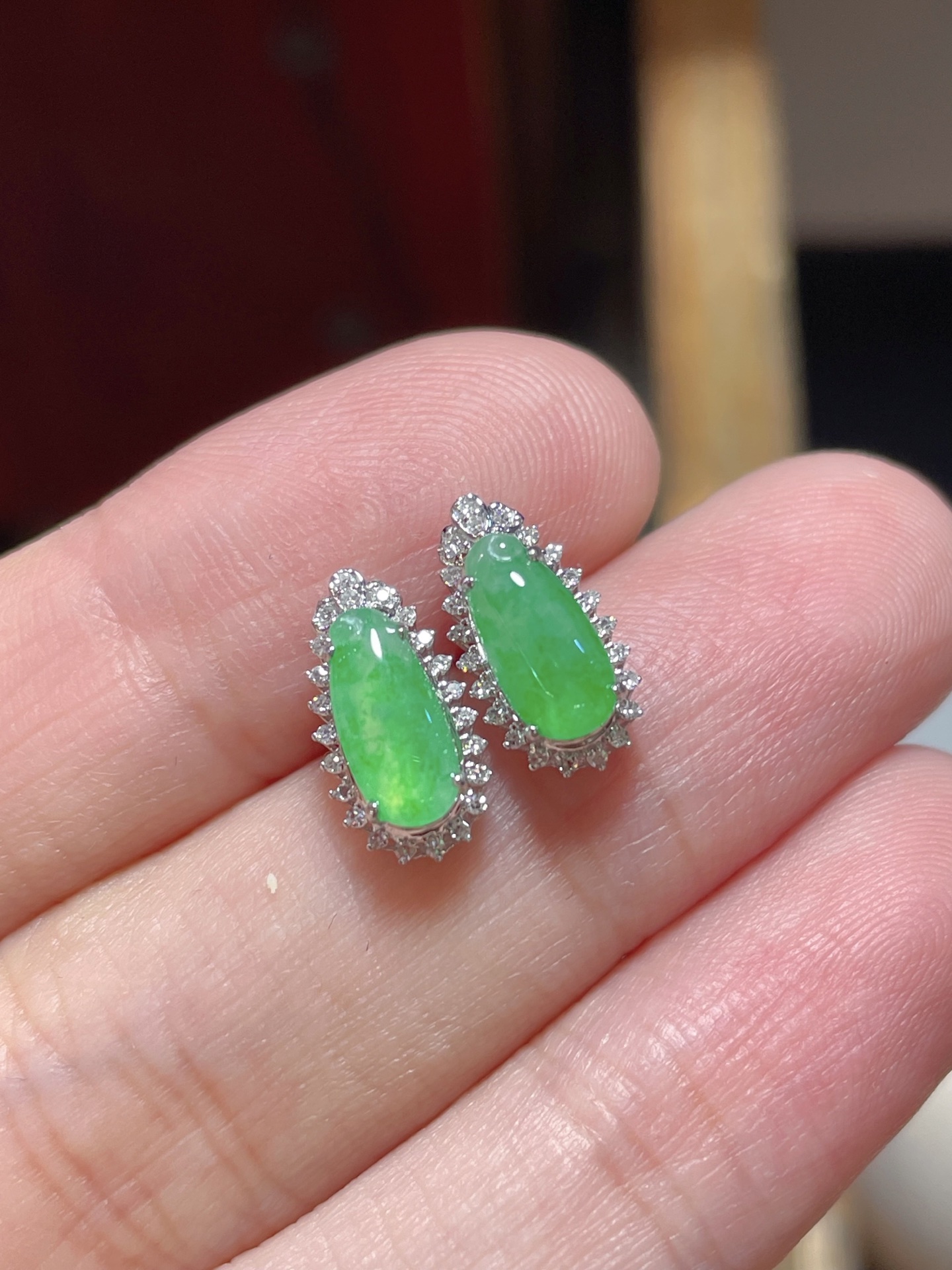 ️ 翡翠福瓜耳钉质地细腻，很温雅的感觉 芳润温纯 ，种水 18k镶嵌，佩戴高端，9-4.4-2.1