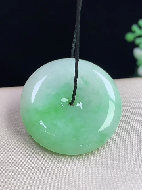 飘绿平安扣，无裂，尺寸25.7-5.1mm，S08yja